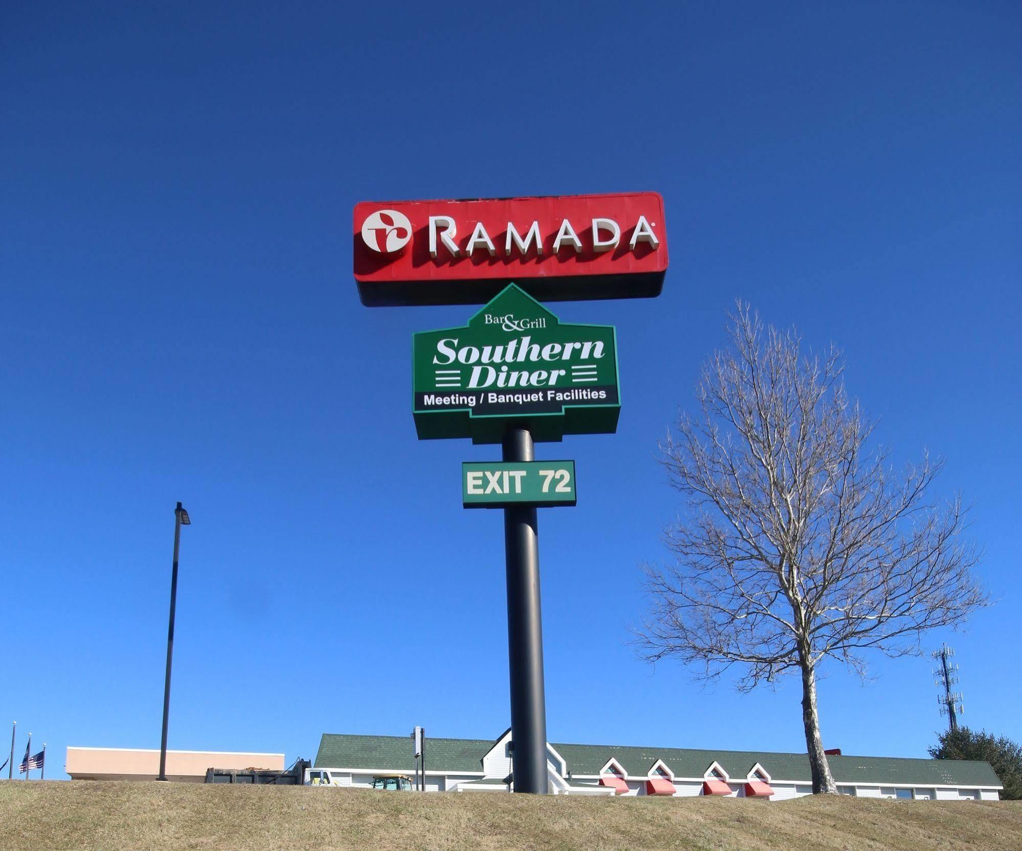 Ramada By Wyndham Уайтевилл Экстерьер фото